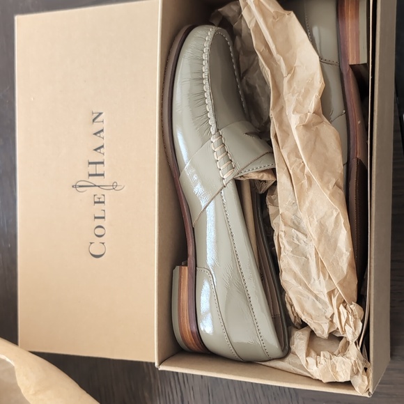 Cole Haan Laurel moc khaki beige flats loafers work shoes size 5.5 New in box - Picture 4 of 5